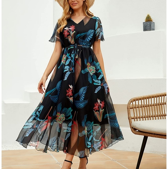 Flowy Floral Dress - Picture 1 of 11